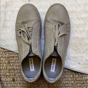Steve Madden gray leather shoes.